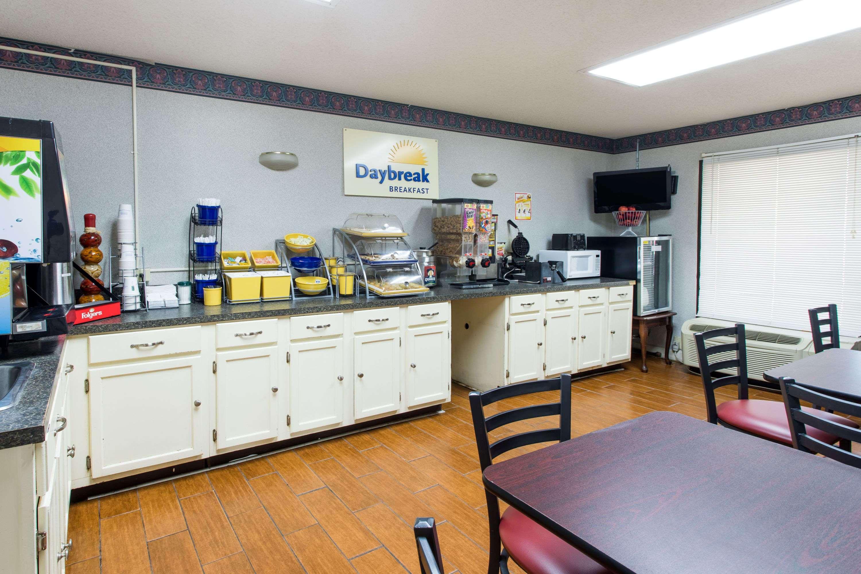 Days Inn By Wyndham Dillon Esterno foto